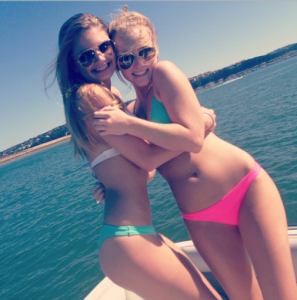 deux jeune filles en bikini sexy