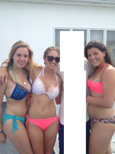 3 filles en maillot de bain